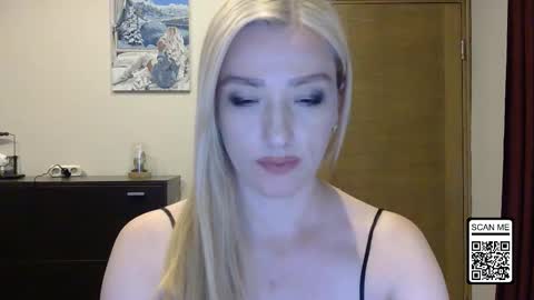 Snapshot of wild_silk_desire chatting on September 28, 4:23 pm Alina online show from September 28, 4:23 pm