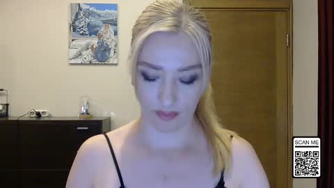 Snapshot of wild_silk_desire chatting on September 27, 4:14 pm Alina online show from September 27, 4:14 pm