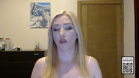 Snapshot of wild_silk_desire chatting on September 22, 1:31 pm Alina online show from September 22, 1:31 pm