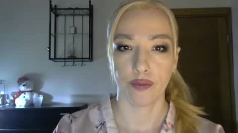 Snapshot of wild_silk_desire chatting on March 9, 8:40 am Alina online show from March 9, 8:40 am