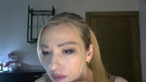 Snapshot of wild_silk_desire chatting on February 28, 8:31 am Alina online show from February 28, 8:31 am