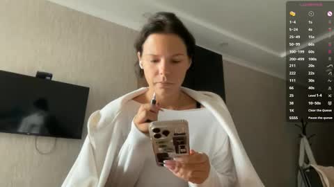 Snapshot of wildahankin chatting on September 17, 6:00 am Mia online show from September 17, 6:00 am