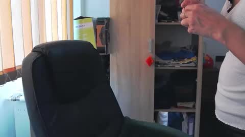 Bea online show from April 9, 8:20 am