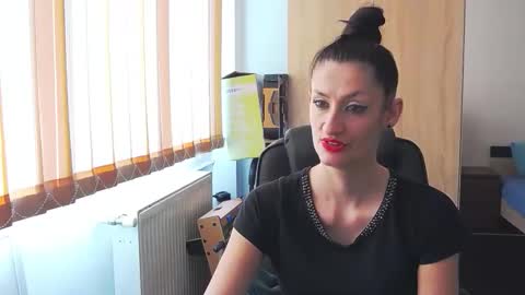 Bea online show from April 7, 8:16 am