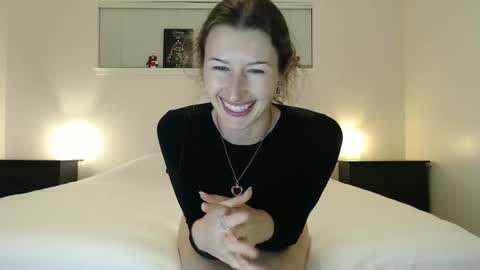 WildRose L - check my Pinned tweet if you dont see me online within 5 minutes after Ive sent email notifications online show from December 28, 3:58 am