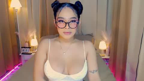 Snapshot of wildsassy0719 chatting on October 20, 1:30 am shea online show from October 20, 1:30 am