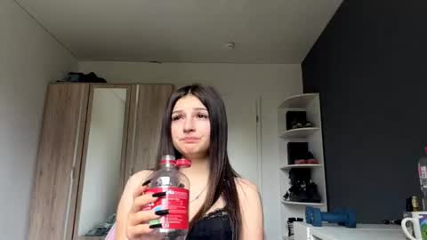 Mari online show from July 26, 3:09 pm