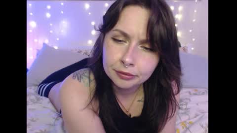 Eevie online show from December 16, 2:28 am