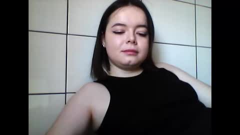 Snapshot of winter__white_rose chatting on February 24, 11:52 am Emma online show from February 24, 11:52 am