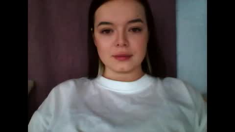 Snapshot of winter__white_rose chatting on January 10, 10:50 am Emma online show from January 10, 10:50 am