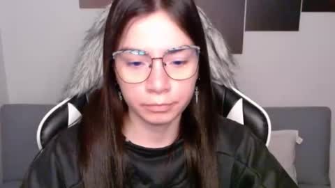 Snapshot of wolfs_daughter chatting on October 10, 3:22 am Alex online show from October 10, 3:22 am