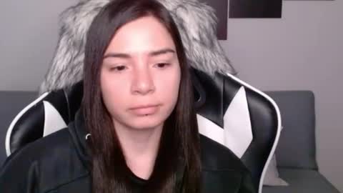 Snapshot of wolfs_daughter chatting on January 21, 2:22 am Alex online show from January 21, 2:22 am
