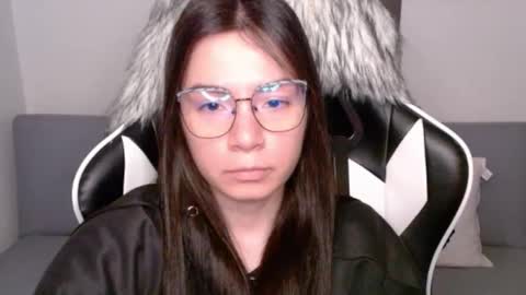Snapshot of wolfs_daughter chatting on September 27, 3:25 am Alex online show from September 27, 3:25 am