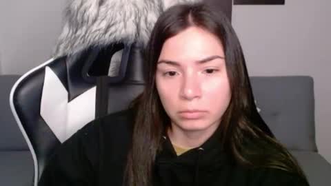 Snapshot of wolfs_daughter chatting on February 25, 1:52 am Alex online show from February 25, 1:52 am