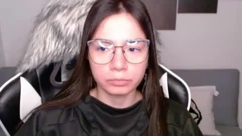 Snapshot of wolfs_daughter chatting on October 11, 3:33 am Alex online show from October 11, 3:33 am