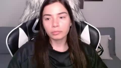 Snapshot of wolfs_daughter chatting on January 27, 2:42 am Alex online show from January 27, 2:42 am