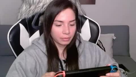 Snapshot of wolfs_daughter chatting on February 20, 2:18 am Alex online show from February 20, 2:18 am
