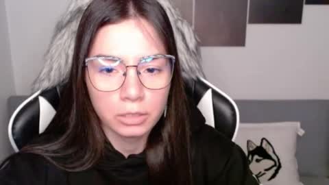 Snapshot of wolfs_daughter chatting on October 4, 1:55 am Alex online show from October 4, 1:55 am