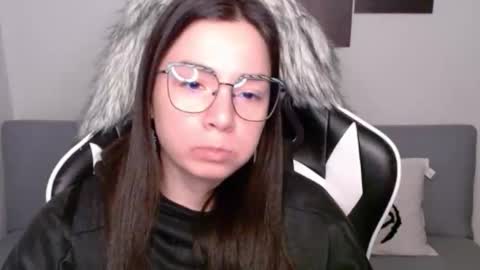 Snapshot of wolfs_daughter chatting on October 6, 2:17 am Alex online show from October 6, 2:17 am