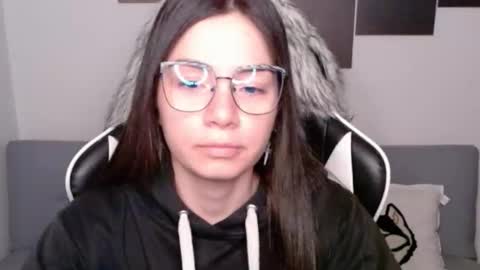 Snapshot of wolfs_daughter chatting on October 20, 1:52 am Alex online show from October 20, 1:52 am