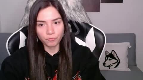 Snapshot of wolfs_daughter chatting on February 8, 3:19 am Alex online show from February 8, 3:19 am