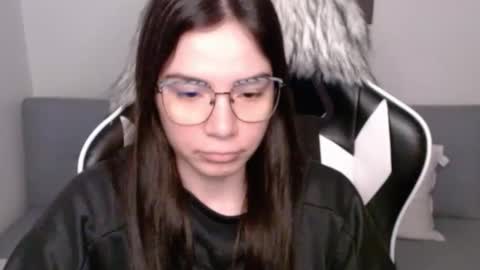 Snapshot of wolfs_daughter chatting on September 25, 3:05 am Alex online show from September 25, 3:05 am