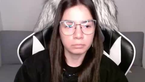 Snapshot of wolfs_daughter chatting on October 14, 3:53 am Alex online show from October 14, 3:53 am