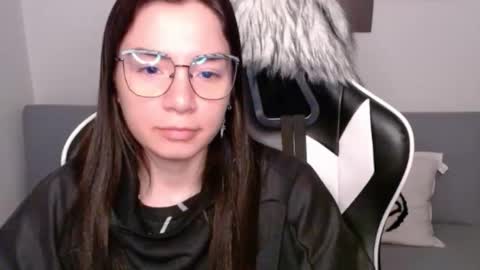 Snapshot of wolfs_daughter chatting on September 24, 2:54 am Alex online show from September 24, 2:54 am