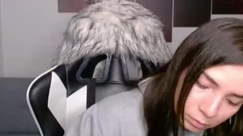 Snapshot of wolfs_daughter chatting on February 18, 2:38 am Alex online show from February 18, 2:38 am
