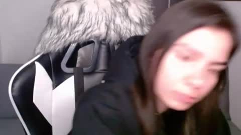 Snapshot of wolfs_daughter chatting on February 7, 2:51 am Alex online show from February 7, 2:51 am