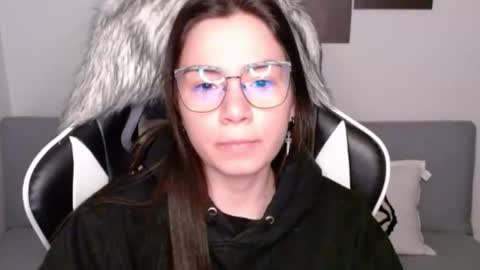 Snapshot of wolfs_daughter chatting on October 13, 3:53 am Alex online show from October 13, 3:53 am