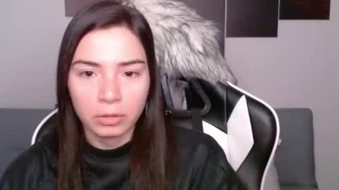 Snapshot of wolfs_daughter chatting on January 19, 2:57 am Alex online show from January 19, 2:57 am