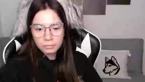 Snapshot of wolfs_daughter chatting on October 12, 3:42 am Alex online show from October 12, 3:42 am