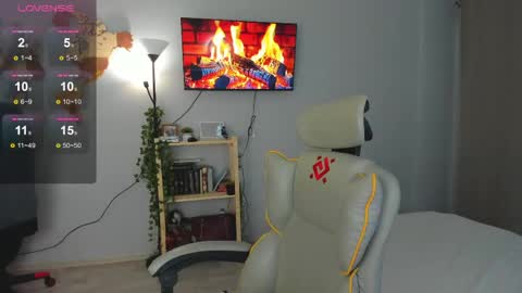 Christine 3 online show from May 4, 8:51 am