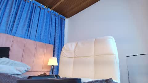 x_milu online show from November 29, 6:56 pm