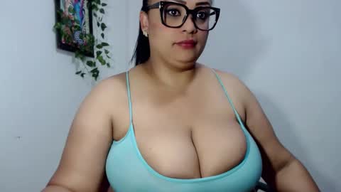 xelenagomez31 online show from December 3, 2:01 am