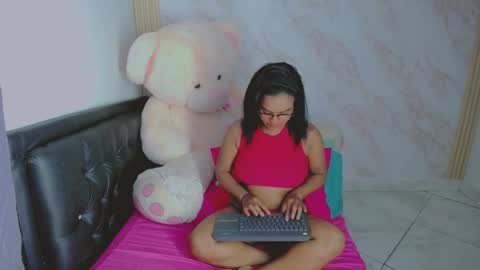 Snapshot of xiomy_winklar chatting on October 12, 12:18 pm xiomy winklar online show from October 12, 12:18 pm