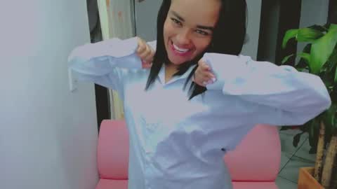 Snapshot of xiomy_winklar chatting on February 24, 3:53 am xiomy winklar online show from February 24, 3:53 am
