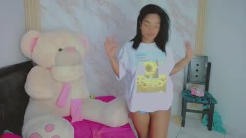 Snapshot of xiomy_winklar chatting on October 11, 12:59 am xiomy winklar online show from October 11, 12:59 am