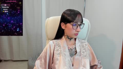 Snapshot of xisisxx chatting on January 28, 10:12 pm xisisxx online show from January 28, 10:12 pm