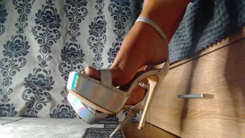 Snapshot of xmistressmonroex chatting on October 8, 8:07 am Monroe online show from October 8, 8:07 am