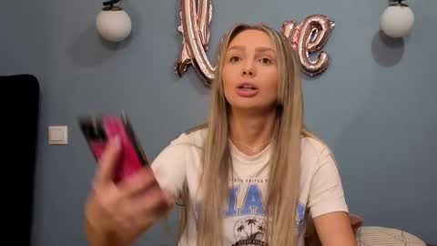 Snapshot of xsexycouples chatting on February 28, 9:12 pm AnnaMaee online show from February 28, 9:12 pm