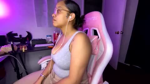 xStarGazingx online show from April 17, 6:37 am