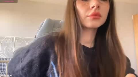 Lily online show from April 9, 11:15 am