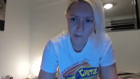 Snapshot of xxkimber_bentonxx chatting on September 23, 7:34 pm Next online Monday to Friday 10am till 2pm UK time online show from September 23, 7:34 pm