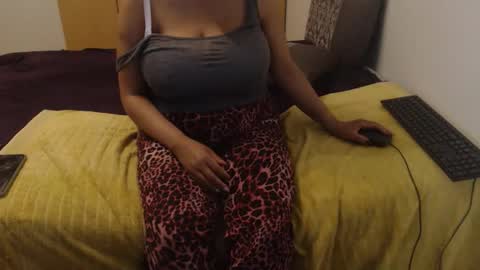 Snapshot of xxxbustybabe27x chatting on September 23, 11:58 pm Ayanda online show from September 23, 11:58 pm