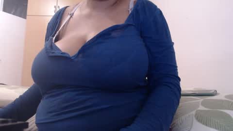 Snapshot of xxxbustybabe27x chatting on February 25, 10:26 am Ayanda online show from February 25, 10:26 am