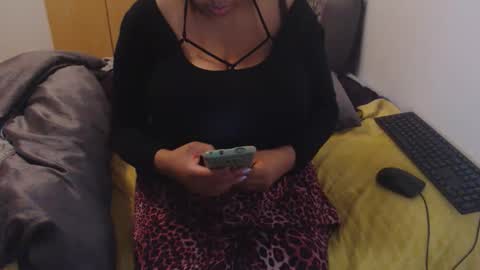 Snapshot of xxxbustybabe27x chatting on September 26, 12:19 am Ayanda online show from September 26, 12:19 am