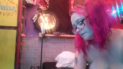 Snapshot of xxxqueenmandydickenz chatting on October 10, 8:30 am XXXQueenMandyDickenz online show from October 10, 8:30 am