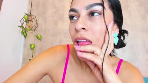 Snapshot of yasiir_0229 chatting on December 7, 8:49 pm Yasiir online show from December 7, 8:49 pm